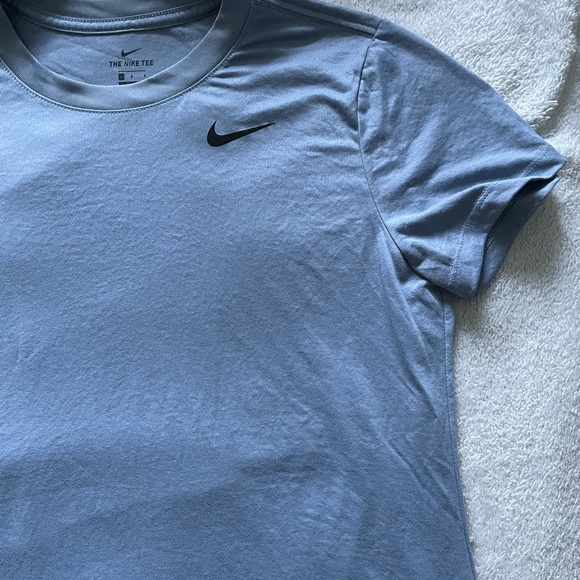 Nike top - Picture 2 of 4